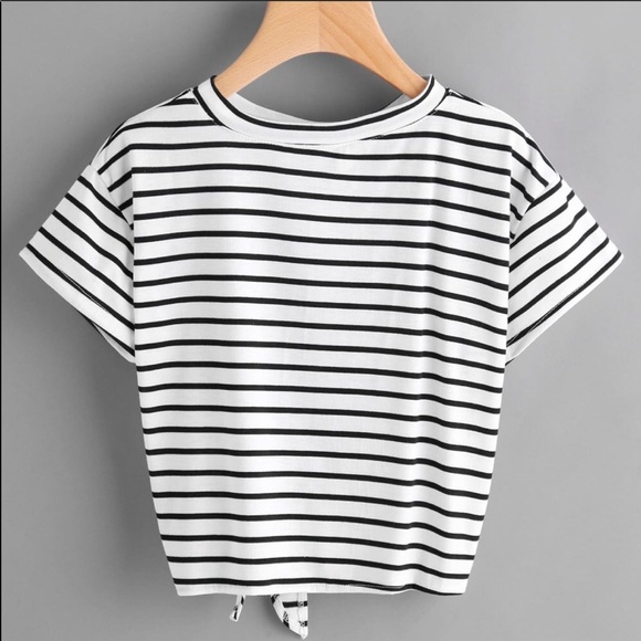 Black and white striped crop top - Picture 2 of 3